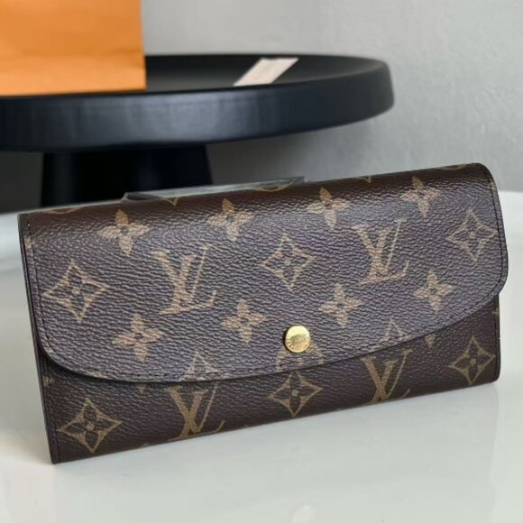 Used but good condition LV wallet - Picture 1 of 7